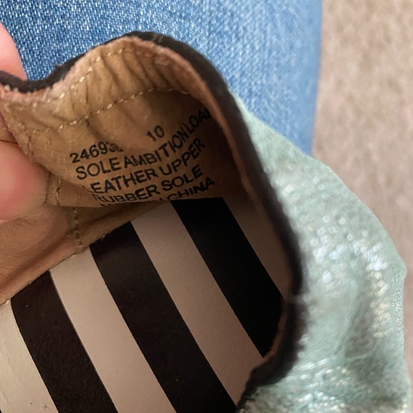 Henri Bendal slip in soft metallic loafers. Mint green. Size 10 - Picture 3 of 3